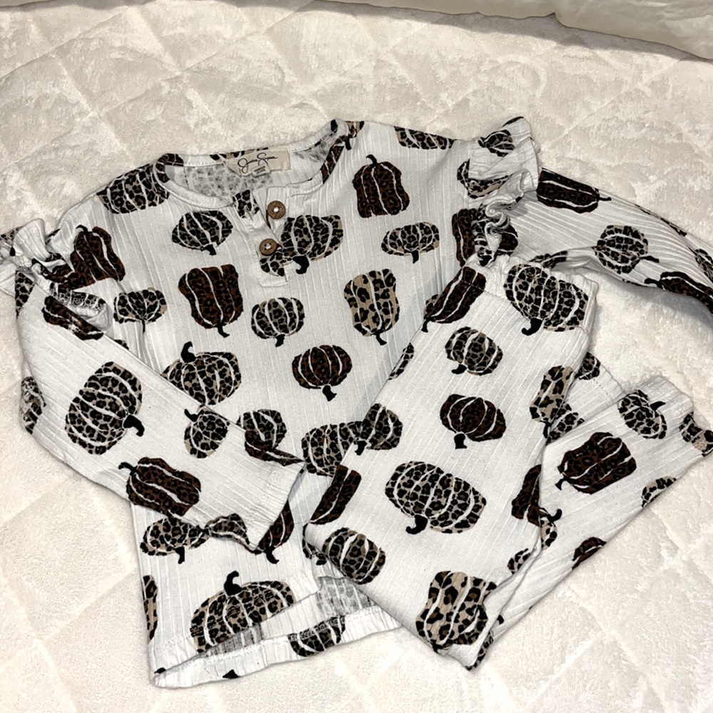 Jessica Simpson Girl’s Fall Outfit